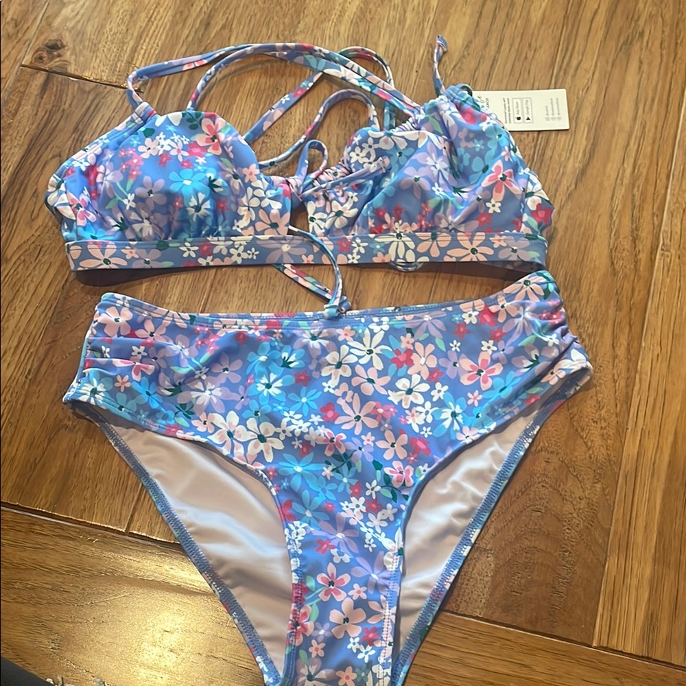 Brand new w tags CUPSHE Floral Bikini Set size Small